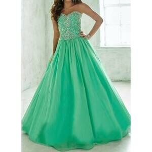 NEW TIFFANY EXCLUSIVES women's ball gown prom dress in spring green